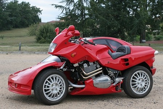 Illustration for article titled Medical Technician Builds Amazing Laverda Sidecar